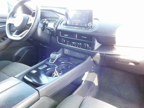 Used 2023 Nissan Rogue SV image 18