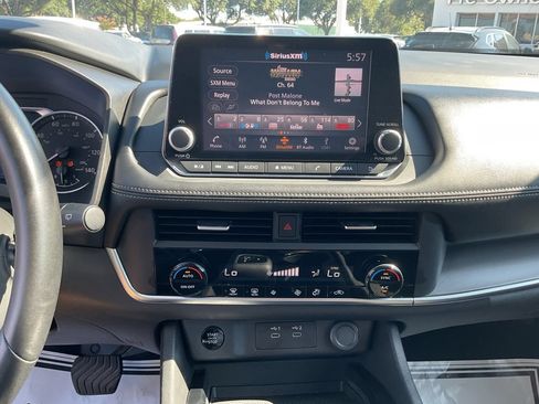 Used 2025 Nissan Rogue SV FWD image 23