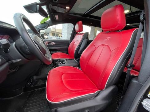 Used 2020 Chrysler Pacifica Limited w/ Quick Oder Package 2EV RED-S FWD image 12
