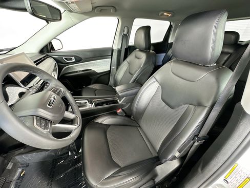 Used 2022 Jeep Compass Latitude image 19