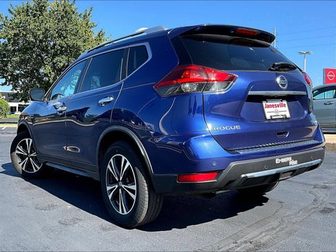 Used 2019 Nissan Rogue SV w/ Premium Package AWD/4WD image 3
