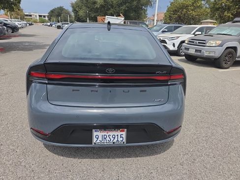 Used 2024 Toyota Prius XLE FWD image 4