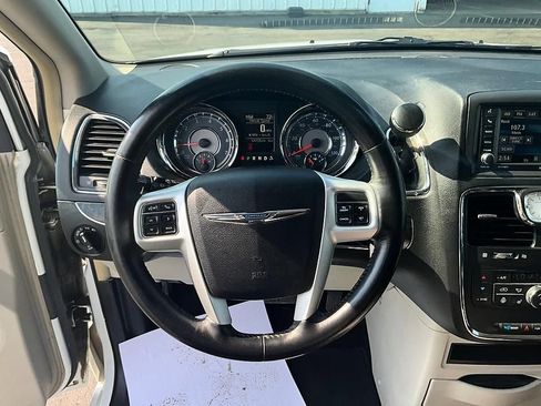 Used 2016 Chrysler Town & Country Touring w/ Driver Convenience Group FWD image 38
