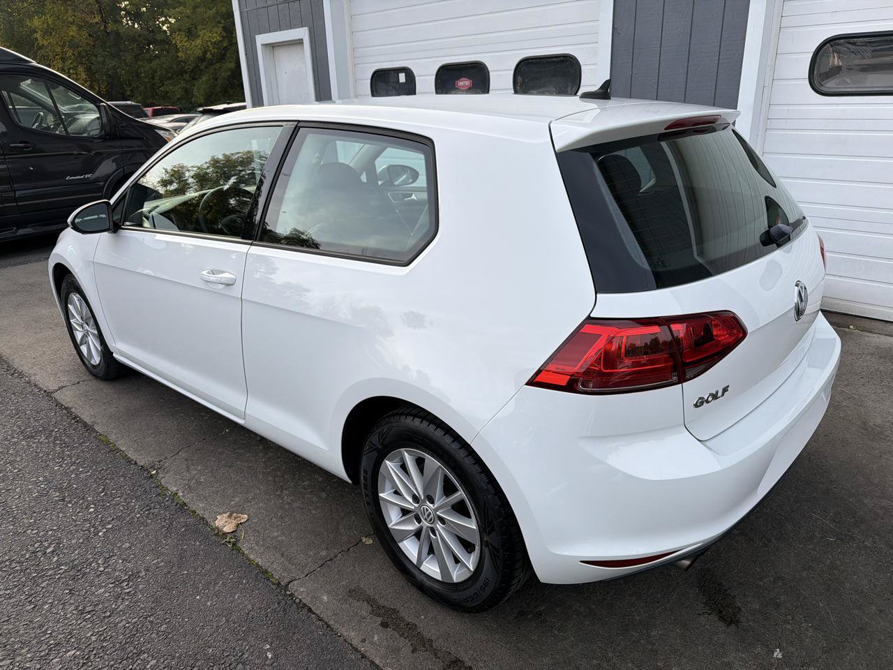 Used 2015 Volkswagen Golf S FWD image 6