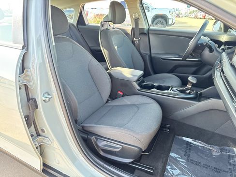 Used 2025 Kia K4 FWD image 23