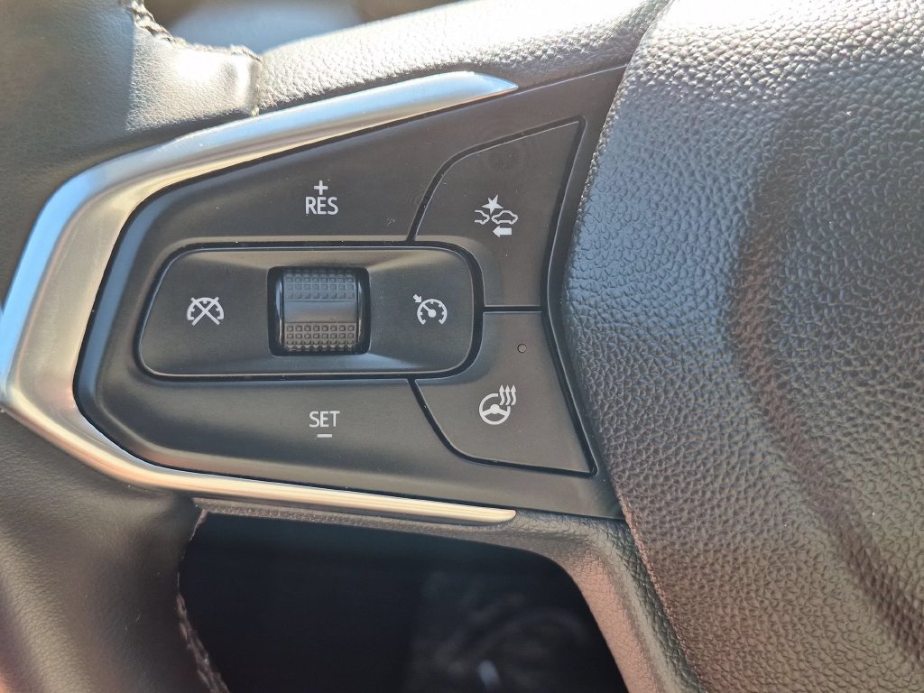 Used 2025 Chevrolet Trax LT w/ LT Convenience Package FWD image 16