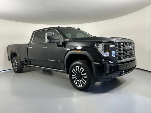 Used 2024 GMC Sierra 3500 Denali Ultimate AWD/4WD image 1