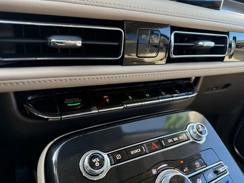 Certified 2022 Lincoln Nautilus Reserve image 30