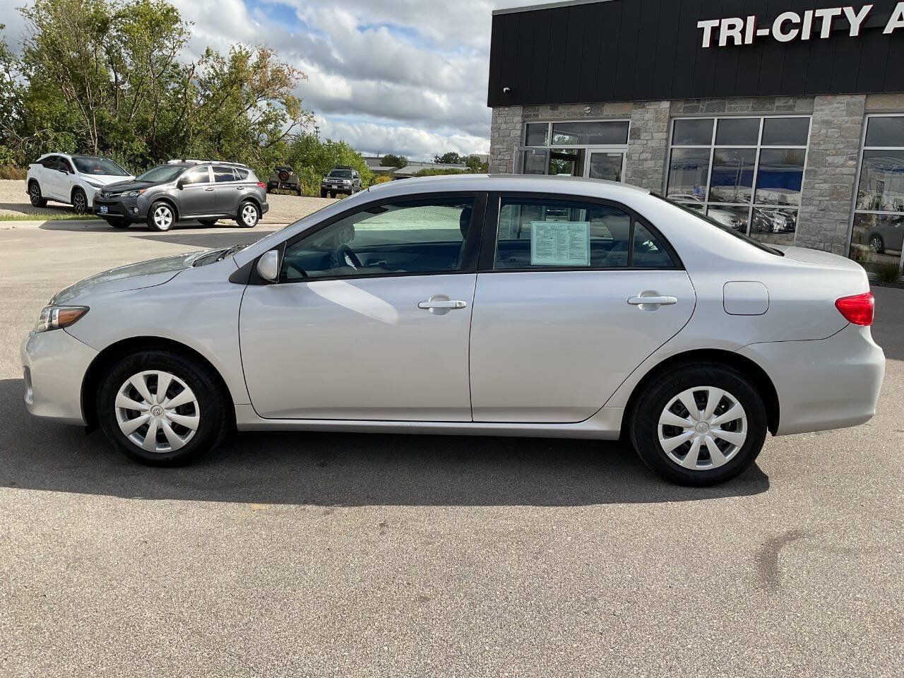 Used 2011 Toyota Corolla LE FWD image 3