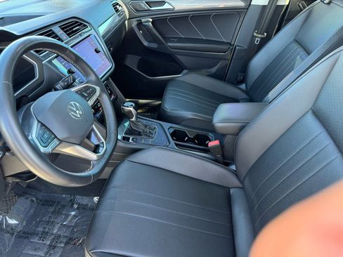 Used 2022 Volkswagen Tiguan SE image 18