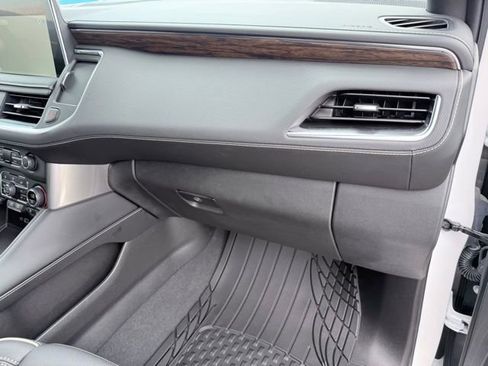 Used 2024 Chevrolet Tahoe Premier AWD/4WD image 36