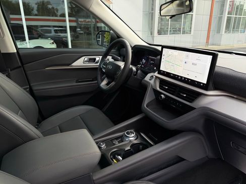Used 2025 Ford Explorer Active w/ Active Comfort Package image 17