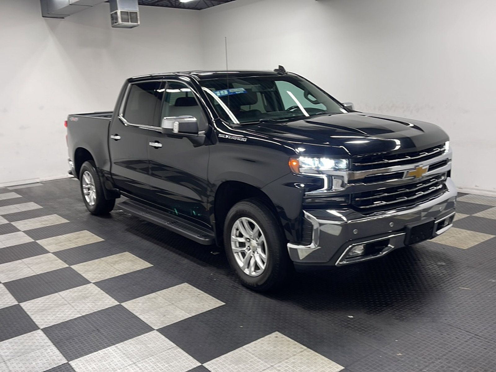 Used 2019 Chevrolet Silverado 1500 LTZ w/ LTZ Plus Package AWD/4WD image 23