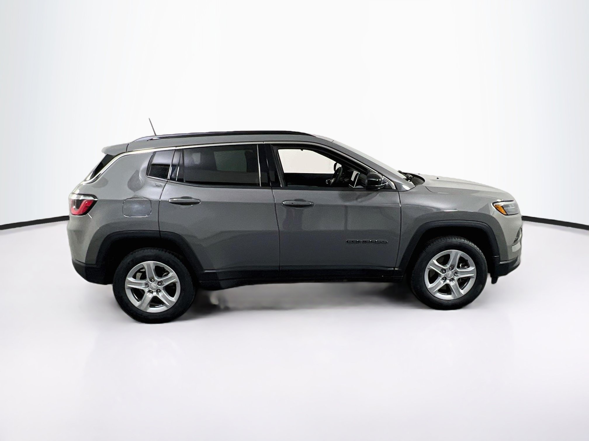 Used 2023 Jeep Compass Latitude w/ Convenience Group AWD/4WD image 4