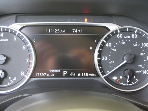Used 2025 Nissan Pathfinder S FWD image 16