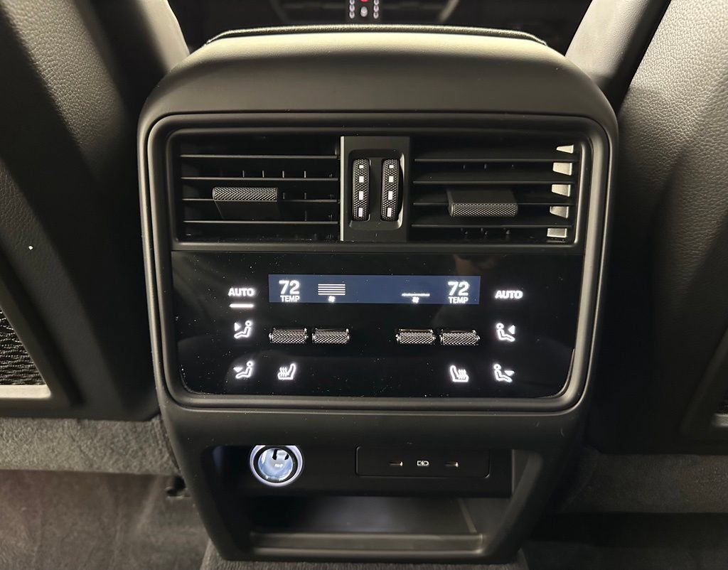 Certified 2024 Porsche Cayenne Turbo GT AWD/4WD image 43