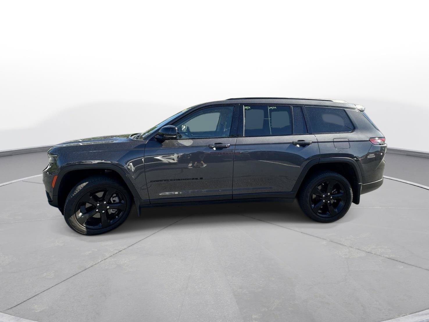 Used 2023 Jeep Grand Cherokee L Limited w/ Luxury Tech Group II RWD image 9