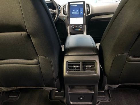 Used 2024 Ford Edge SE image 36