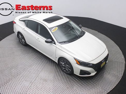 Used 2023 Nissan Altima 2.0 SR FWD image 3