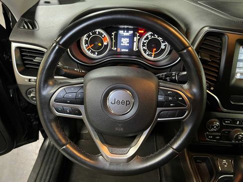 Used 2019 Jeep Cherokee Latitude Plus FWD image 26