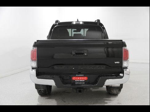 Used 2023 Toyota Tacoma TRD Off-Road AWD/4WD image 17