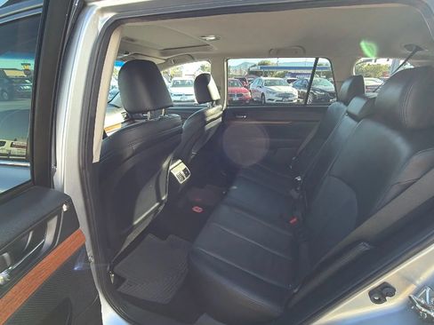 Used 2013 Subaru Outback 2.5i Limited w/ Moonroof Pkg AWD/4WD image 17