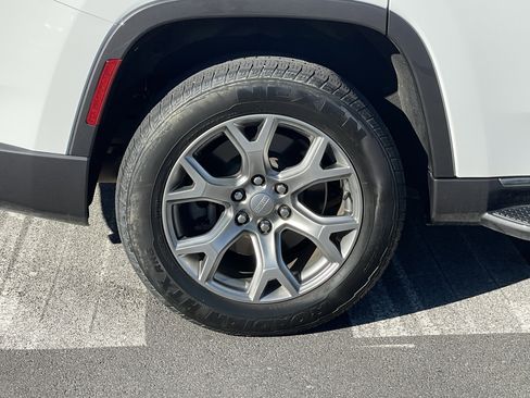 Used 2022 Jeep Wagoneer Series II image 11