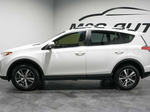Used 2018 Toyota RAV4 XLE AWD/4WD image 3