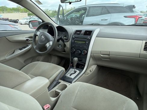 Used 2010 Toyota Corolla LE image 8