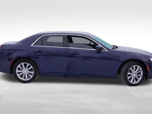 Certified 2017 Chrysler 300 Limited image 3