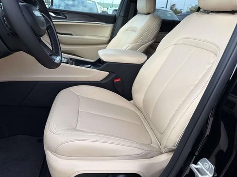 New 2025 Jeep Grand Cherokee L Limited w/ Luxury Tech Group II RWD image 9