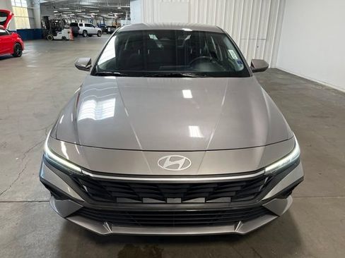 Used 2024 Hyundai Elantra SEL FWD image 8