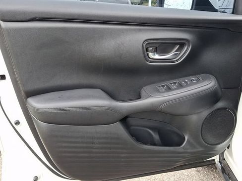 Used 2023 Honda HR-V LX image 9