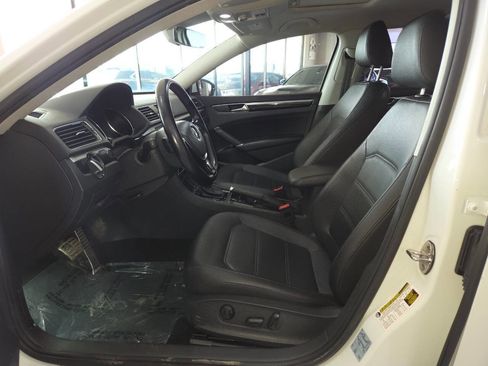 Used 2019 Volkswagen Passat 2.0T SE R-Line FWD image 14