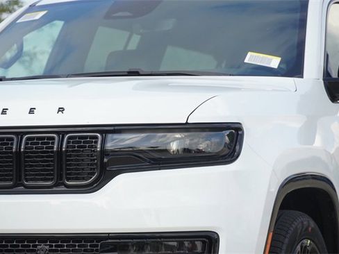 New 2025 Jeep Wagoneer L Series II w/ Premium Group I image 4