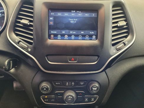 Used 2019 Jeep Cherokee Latitude w/ Popular Appearance Group image 25