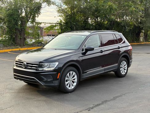 Used 2018 Volkswagen Tiguan SE FWD image 2