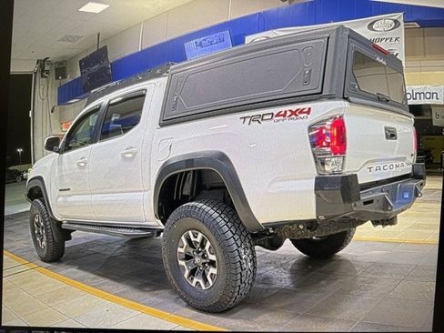 Used 2021 Toyota Tacoma TRD Off-Road image 3