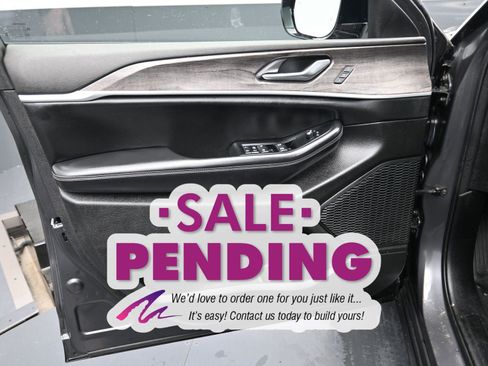 Used 2023 Jeep Grand Cherokee Limited image 18