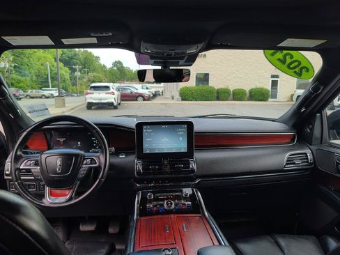Used 2021 Lincoln Navigator Reserve AWD/4WD image 11