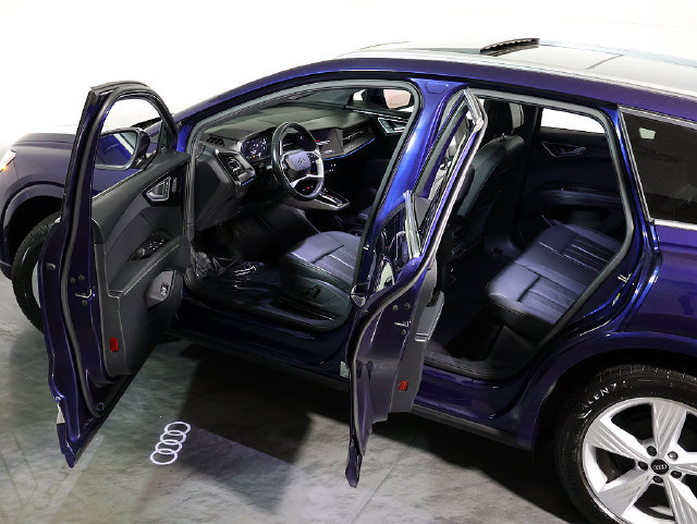 Used 2024 Audi Q4 e-tron Premium Plus w/ Premium Plus AWD/4WD image 5
