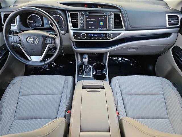 Used 2019 Toyota Highlander Plus FWD image 17