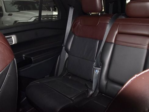 Used 2023 Ford Explorer Platinum w/ Technology Package RWD image 21