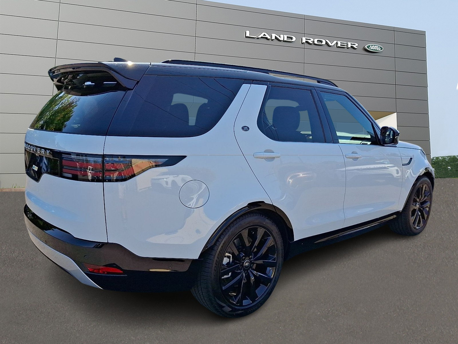 New 2026 Land Rover Discovery Limited Edition AWD/4WD image 2
