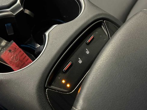 Certified 2024 Toyota Venza XLE image 28