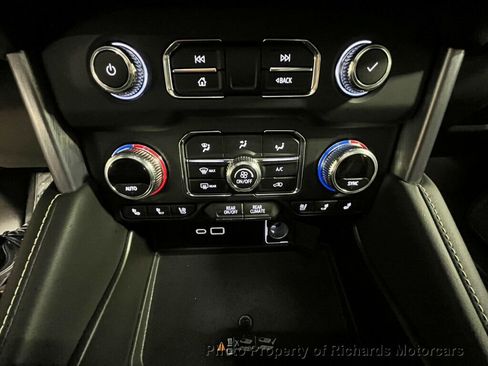 Used 2021 GMC Yukon SLT image 28