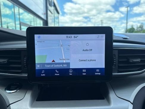Used 2023 Ford Explorer XLT w/ Equipment Group 202A AWD/4WD image 17