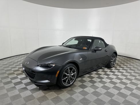 Used 2021 MAZDA MX-5 Miata Grand Touring image 3