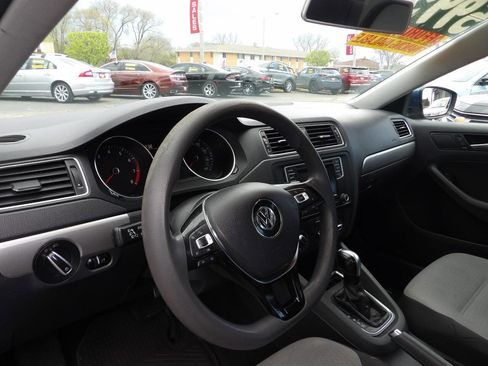 Used 2017 Volkswagen Jetta S image 6