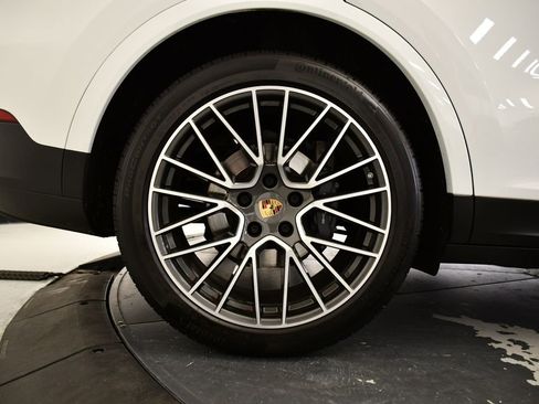 Used 2022 Porsche Cayenne image 17
